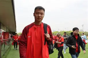 星空体育入口- 离谱！尼斯队长鼓劲今晚上海久事备战中超，里尔今晚临场应变
